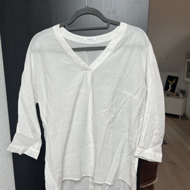 Weisse OPUS Bluse mit V-Ausschnitt