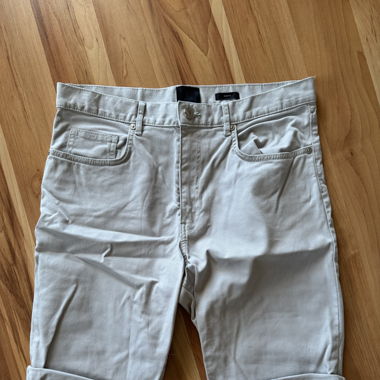 Noble, short jeans