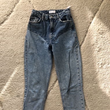 Jeans Mom bicolore Bershka