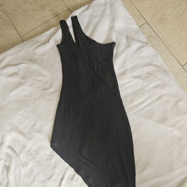 Robe noir asymétrique