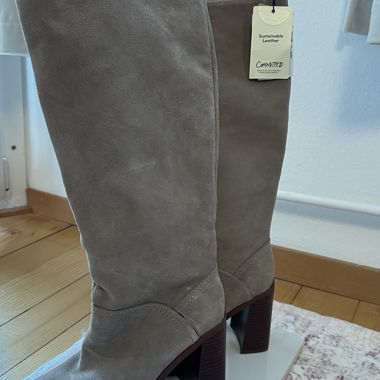 Veloursleder-Stiefel mit Absatz