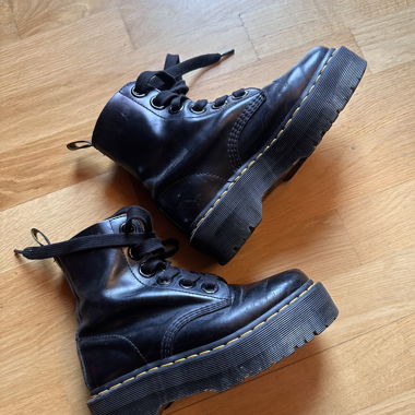 Dr. Martens M0lly Plateau