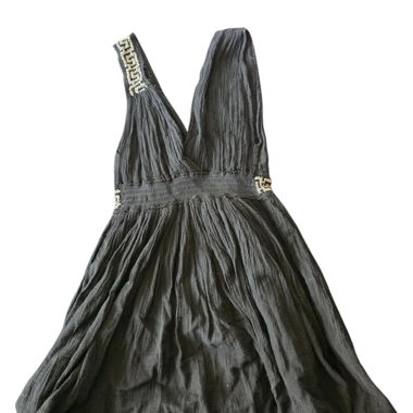 Schwarzes Kleid mit Goldverziehrung