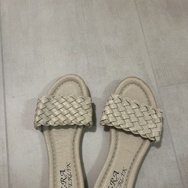 Offene Schuhe Beige
