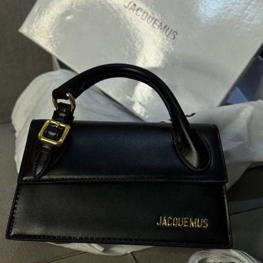jacquemus the elongated chiquito