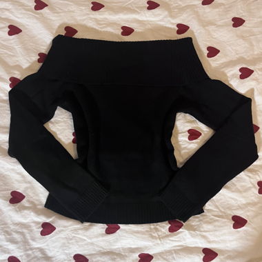 Schwarzes Longsleeve-Top mit Carmen-Ausschnitt