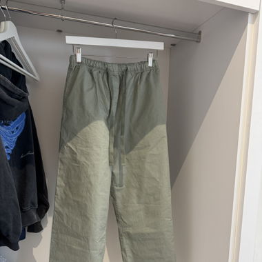 loose fitting hosen