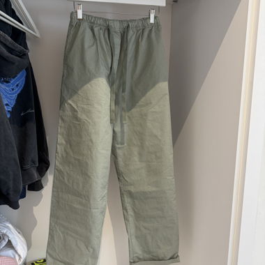 loose fitting hosen