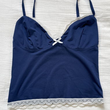 Haut en dentelle bleu