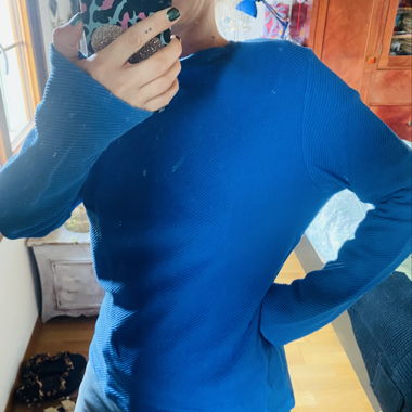 Blauer Pullover