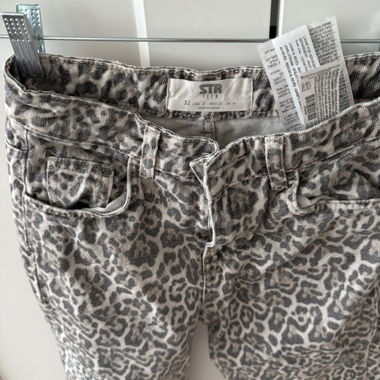 Leopard-print jeans
