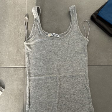 2 tank tops blue and grey