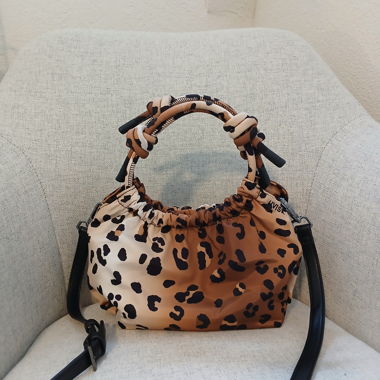Leopard-Nylon-Handtasche mit Schulterriemen
