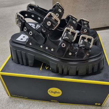 LION HARD Buffalo Sandals 