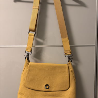 Borsa in pelle gialla con tracolla