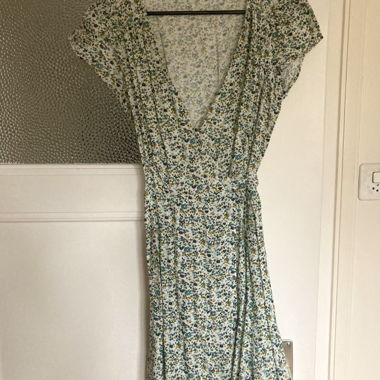 Robe cache-coeur fleurie Oysho