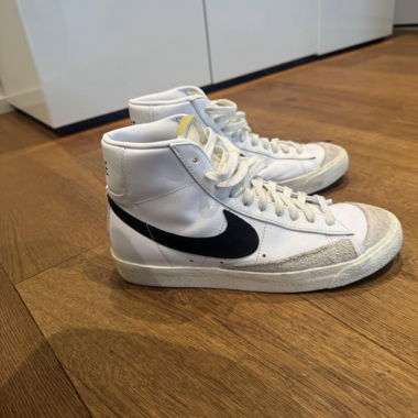 Nike Blazer Mid Sneakers