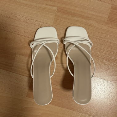 Sandales à talons blanches