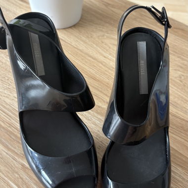 Sandales noires Melissa à talon