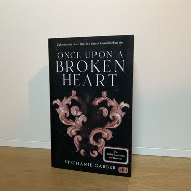ONCE UPON A BROKEN HEART - Stephanie Garber