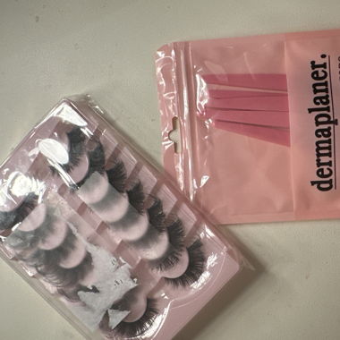 Gesichtsrasierer und Beauty Lashes 