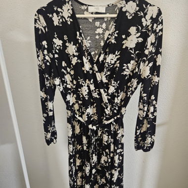 Robe portefeuille fleurs noir et blanc