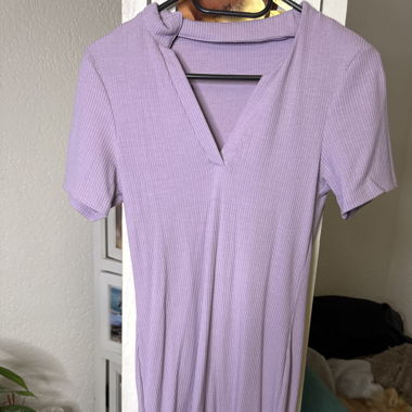 Robe moulante col V 