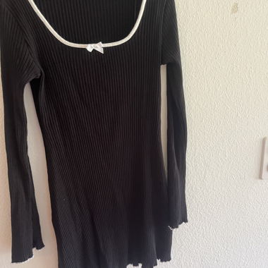 Black ribbed long-sleeve top