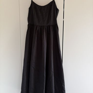 Schwarzes Trägerkleid