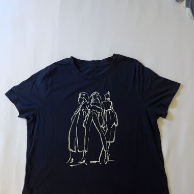 Dunkelblaues T-Shirt