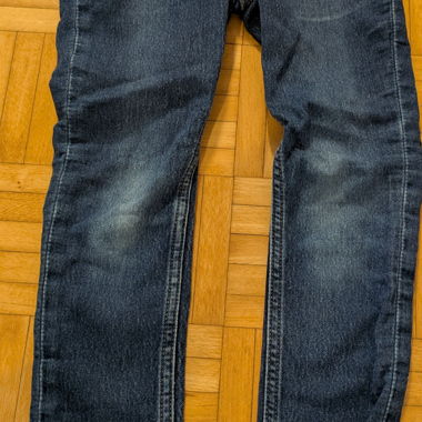 Pantaloni jeans