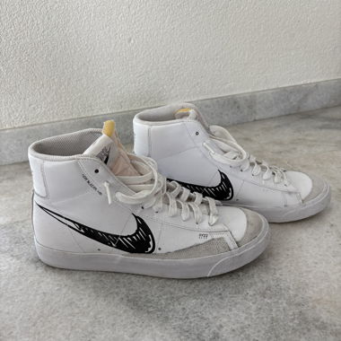 Nike Blazer Mid Sneakers