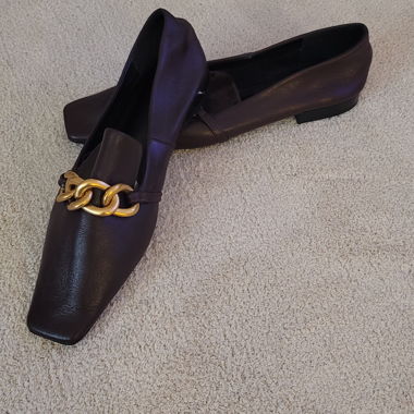 Leather pointed shoes 