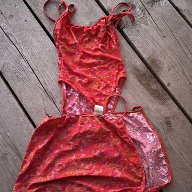 Costume da bagno fantasia con gonna, rosso/rosa