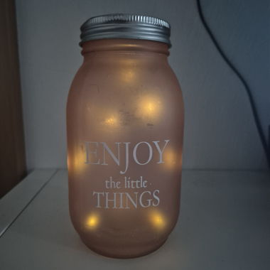 Decorazione in vetro rosa con catena luminosa LED