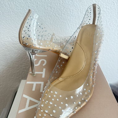 Transparente Strass-Pumps