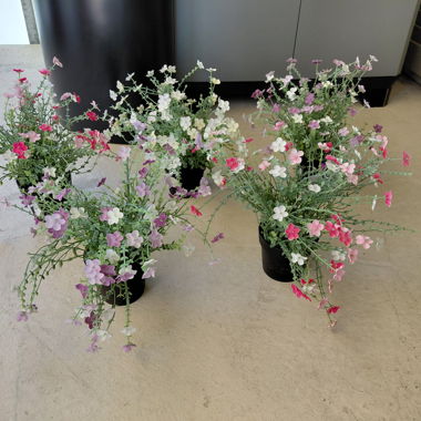 Fleurs artificielles en pot