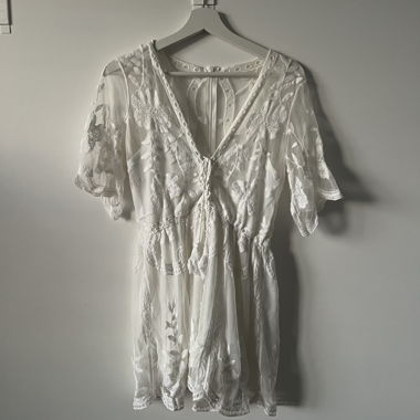 Robe/combinaison en dentelle blanche