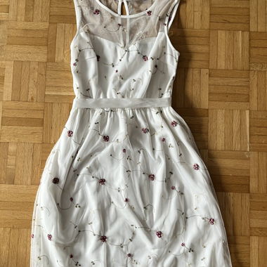 White lace dress with floral embroidery PS