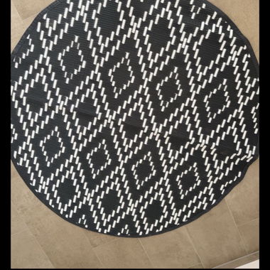Runder Teppich schwarz-weiss