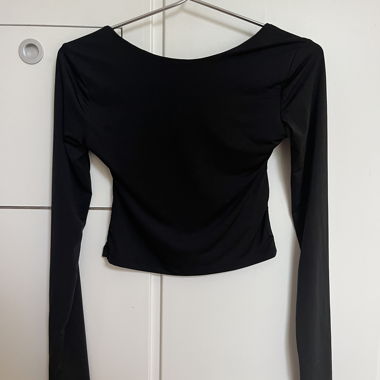 Schwarzes Stradivarius Langarm-Crop-Top