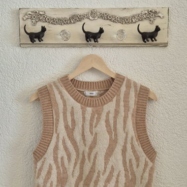 Sweater vest
