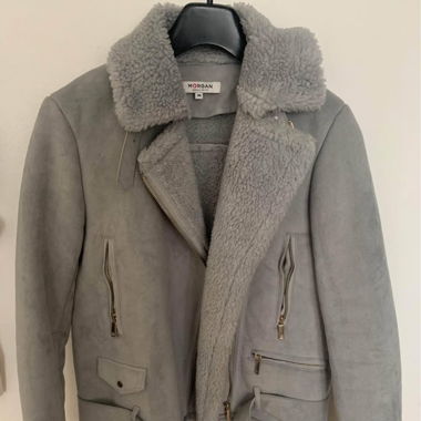 Moderne graue Jacke