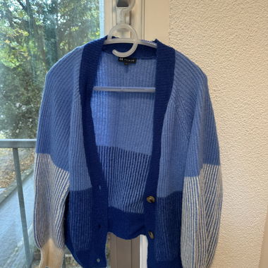 Blauer Cardigan