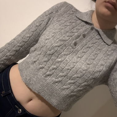 Pull court gris Bershka