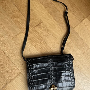 Sac à main noir avec or