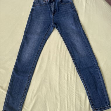 Blaue Jeanshose