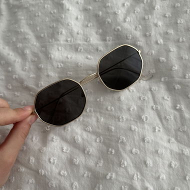 Goldfarbene Sonnenbrille