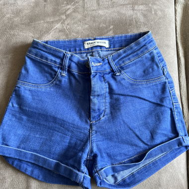 Joli short bleu 