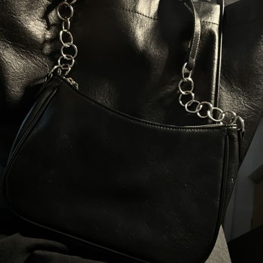 Piccola borsa a mano nera